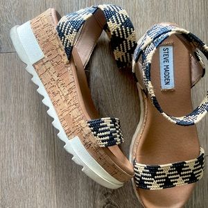 Steve Madden flat form sandals